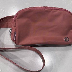Lululemon Everywhere Belt Bag